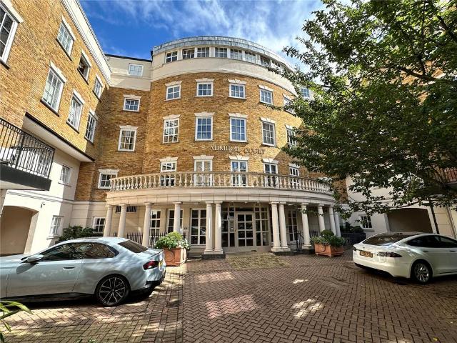 Flat for sale in Chelsea Harbour, Greater London