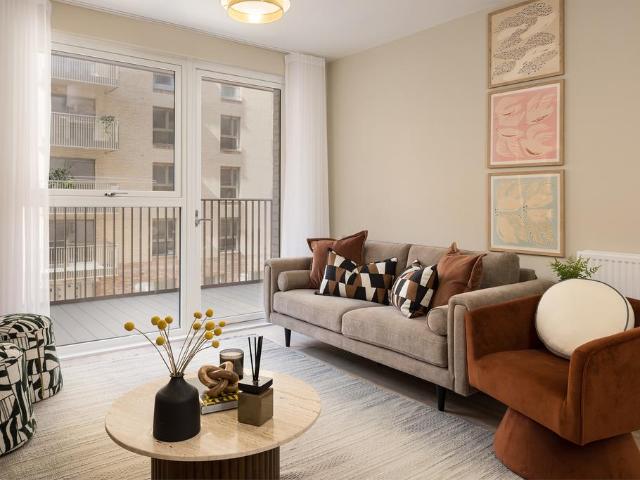 Flat for sale in St George's Gardens, Greater London