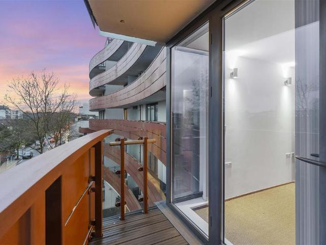 Flat for sale in North Kensington, Greater London