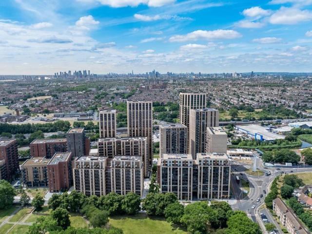 Flat for sale in Roding Riverside, Cat Hill