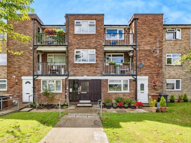 Flat for sale in Bushey