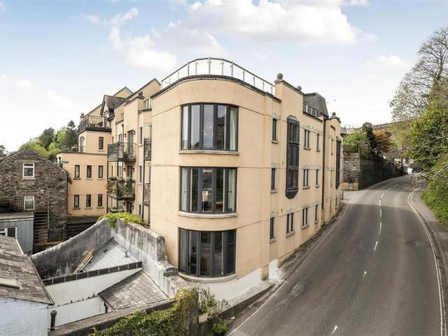 Flat for sale in Weir Quay, Devon
