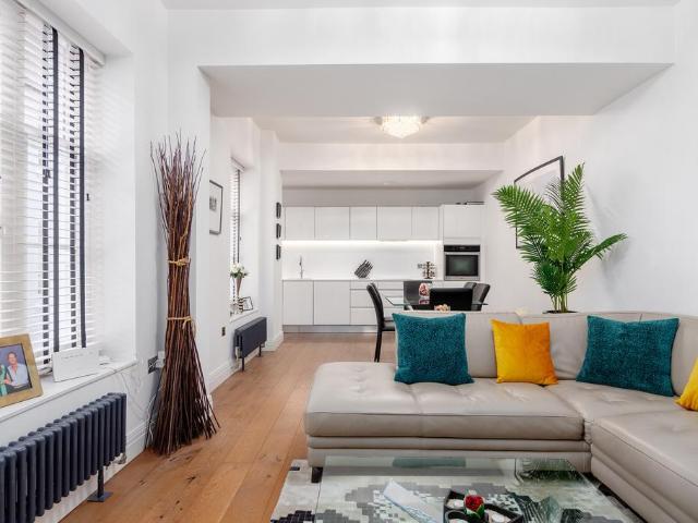 Flat for sale in Covent Garden, Greater London