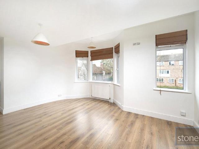 Flat for sale in Colney Hatch, Greater London