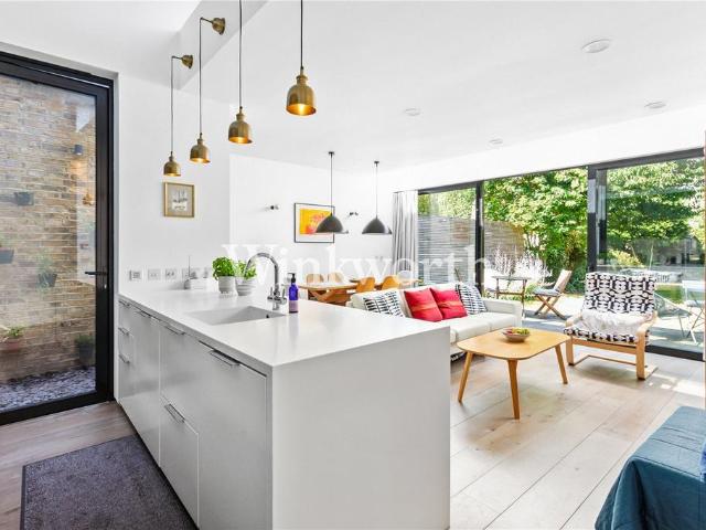 Flat for sale in Palmers Green, Greater London