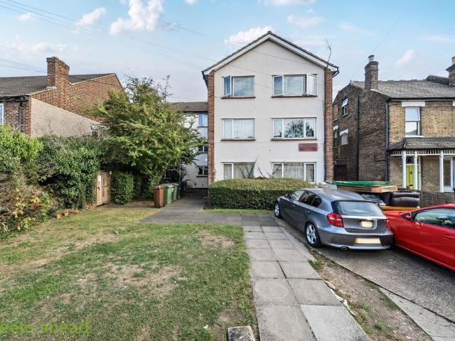 Flat for sale in London Borough of Croydon, Cat Hill