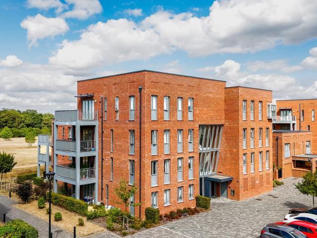 Flat for sale in Arbury, Cambridgeshire