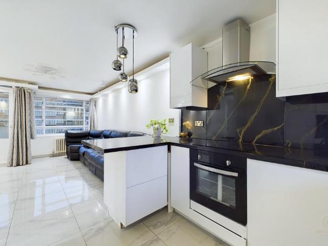 Flat for sale in Pimlico, Greater London