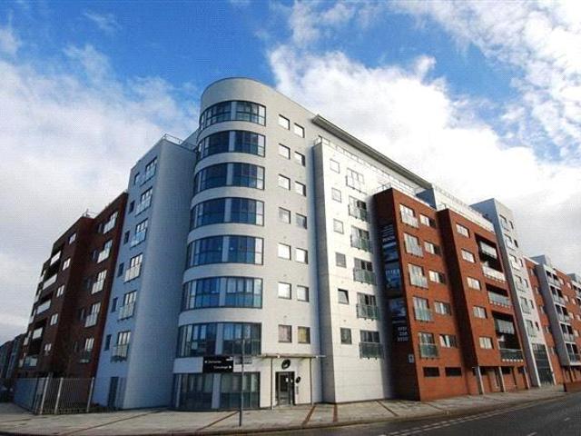 Flat for sale in Calderstones