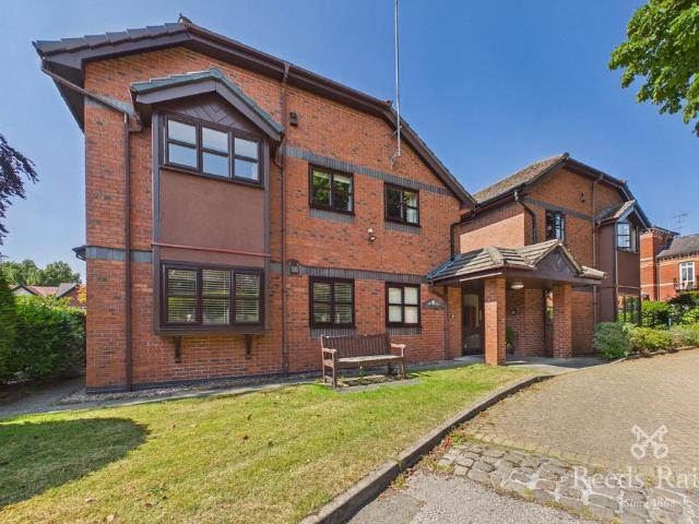 Flat for sale in Congleton