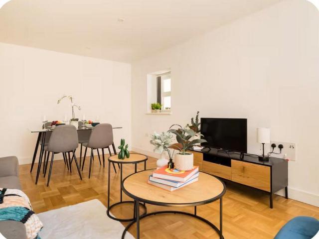 Flat for sale in West Kensington, Greater London