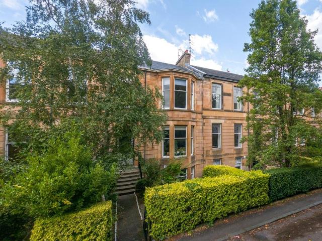 Flat for sale in Strathbungo, Scotland