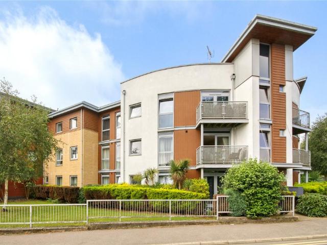 Flat for sale in Easthampstead, Bracknell