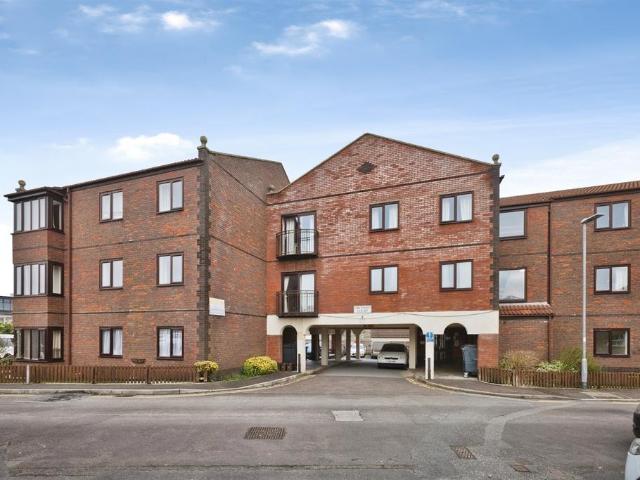 Flat for sale in Street, Somerset