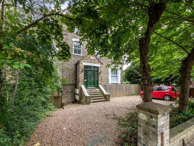 Flat for sale in Crystal Palace, Greater London