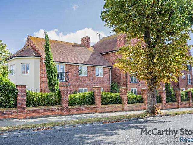 Flat for sale in Frinton and Walton, Dale Hill