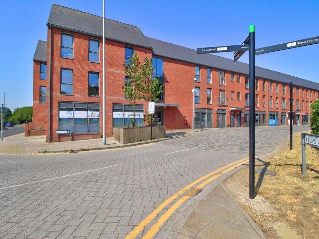 Flat for sale in Emmbrook, Wokingham