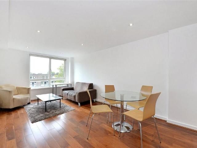 Flat for sale in Whitechapel, Greater London