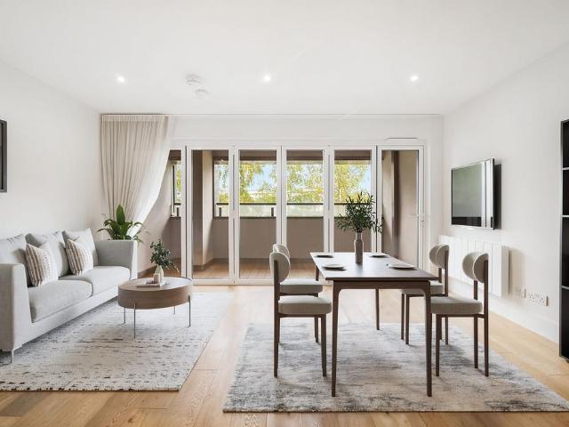 Flat for sale in Borehamwood, Hertsmere