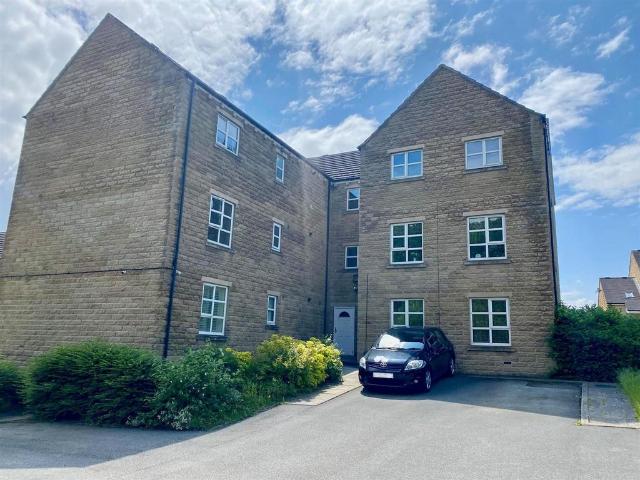 Flat for sale in Brackenhall, Kirklees