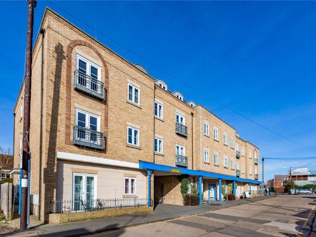 Flat for sale in Wickford