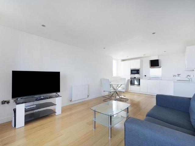 Flat for sale in Bromley-by-Bow, Bow