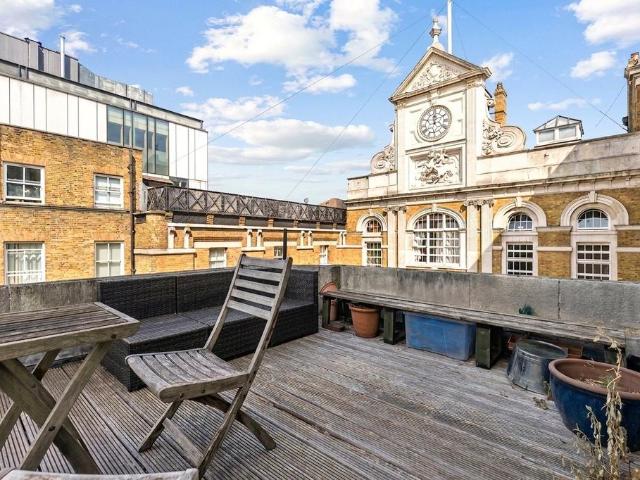 Flat for sale in Whitechapel, Greater London