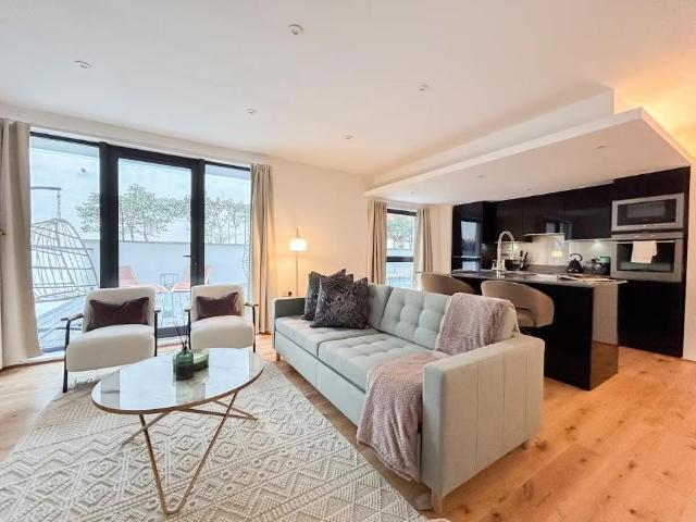 Flat for sale in North Kensington, Greater London