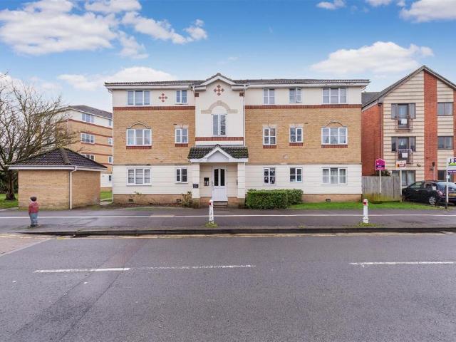 Flat for sale in Slough