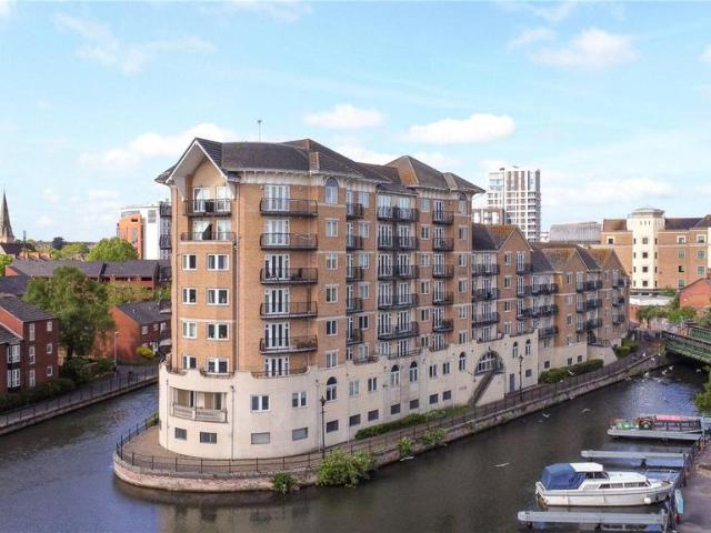 Flat for sale in Newtown, Reading