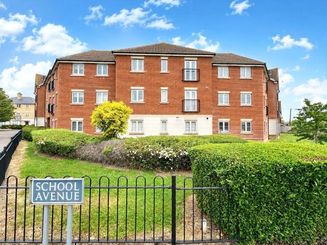 Flat for sale in Noak Hill, Essex