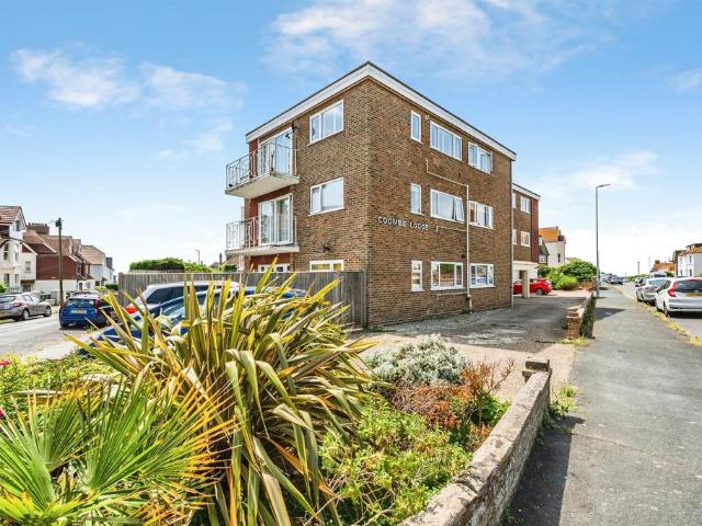 Flat for sale in Seaford, Iford