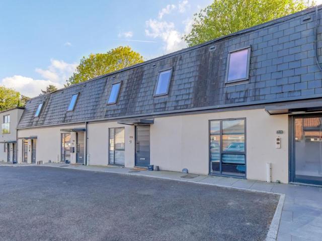 Flat for sale in Chepping Wycombe, Loudwater