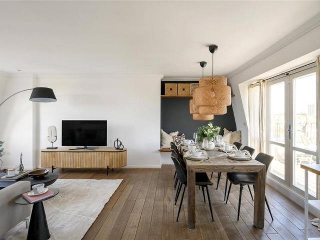 Flat for sale in Royal Borough of Kensington and Chelsea, Greater London