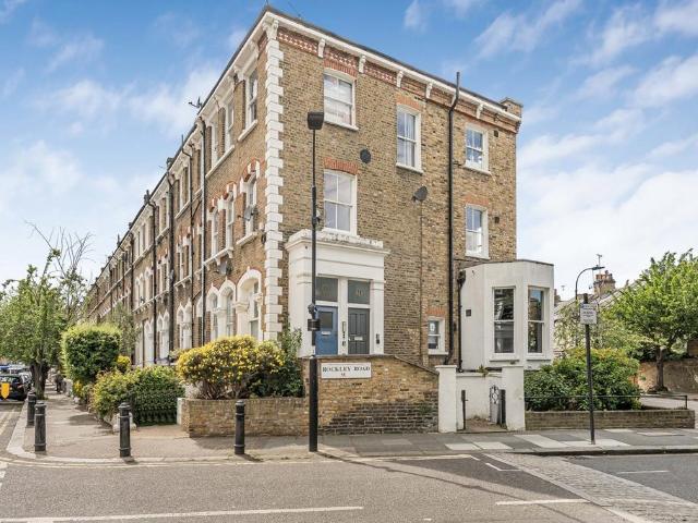 Flat for sale in Brook Green, Greater London