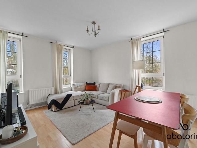 Flat for sale in Wapping, Greater London