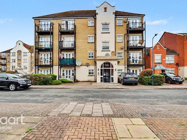 Flat for sale in Preston, Greater London