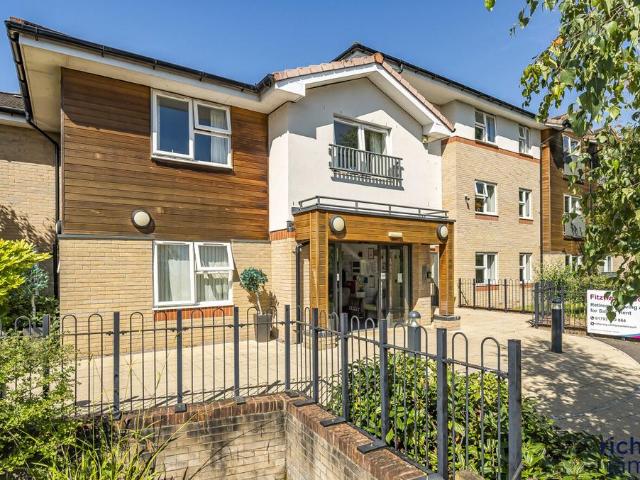 Flat for sale in Kingsdown, Swindon