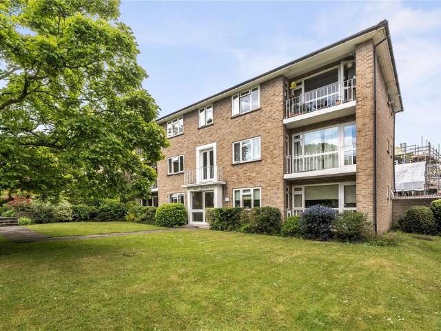 Flat for sale in London Borough of Ealing, Perivale