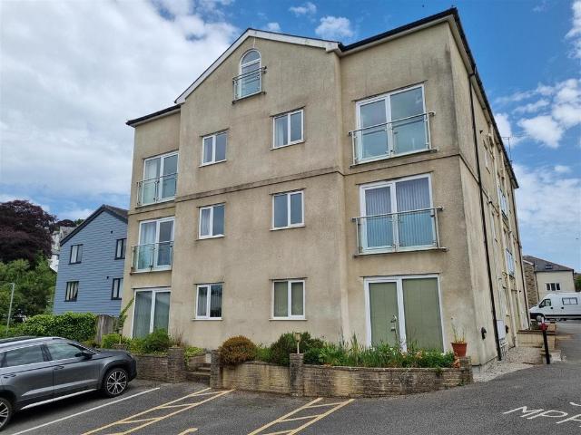 Flat for sale in Launceston, Cornwall