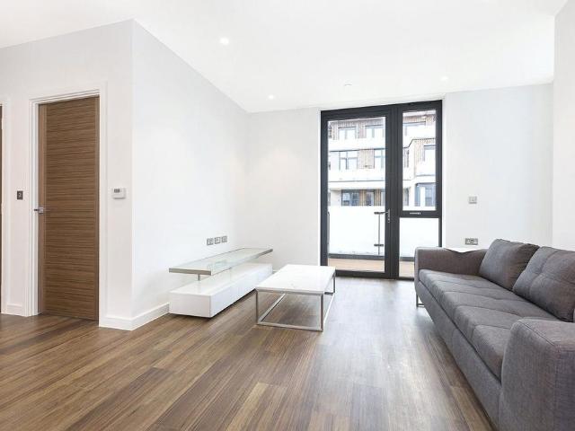 Flat for sale in Rotherhithe, Greater London
