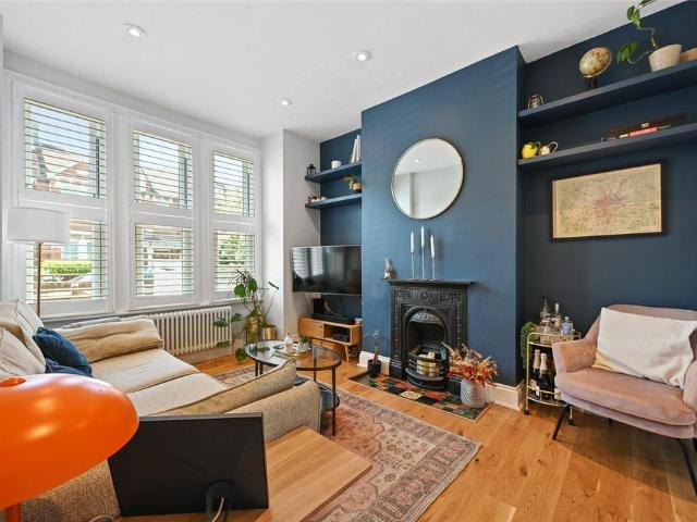 Flat for sale in London Borough of Hammersmith and Fulham, Greater London
