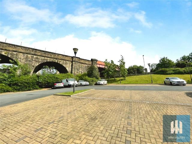 Flat for sale in Thornton Lodge, Huddersfield