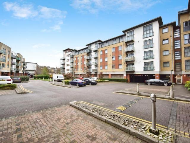 Flat for sale in Midway, Kent