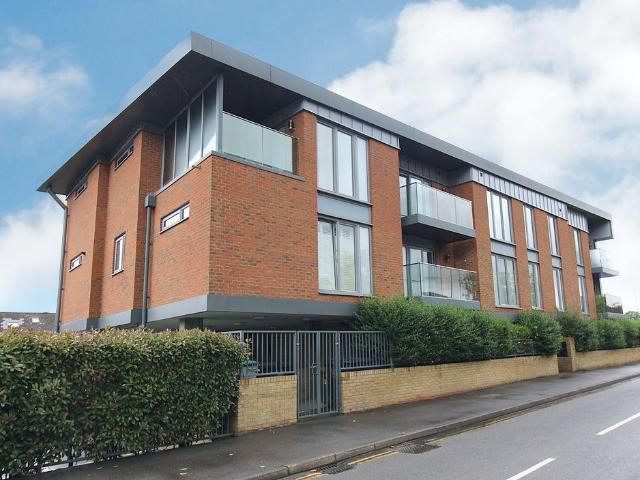 Flat for sale in Epsom, Surrey