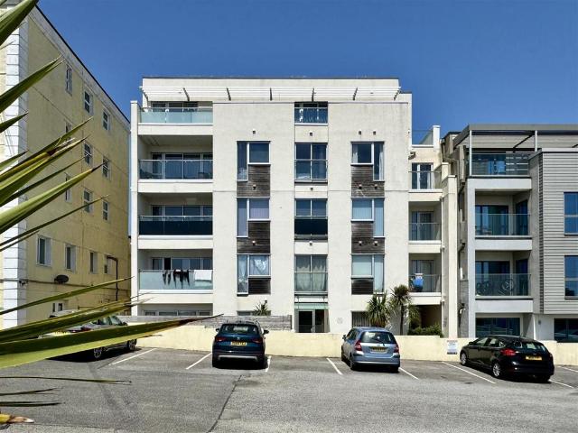 Flat for sale in Newquay, Cornwall