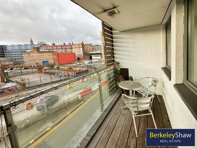 Flat for sale in Calderstones