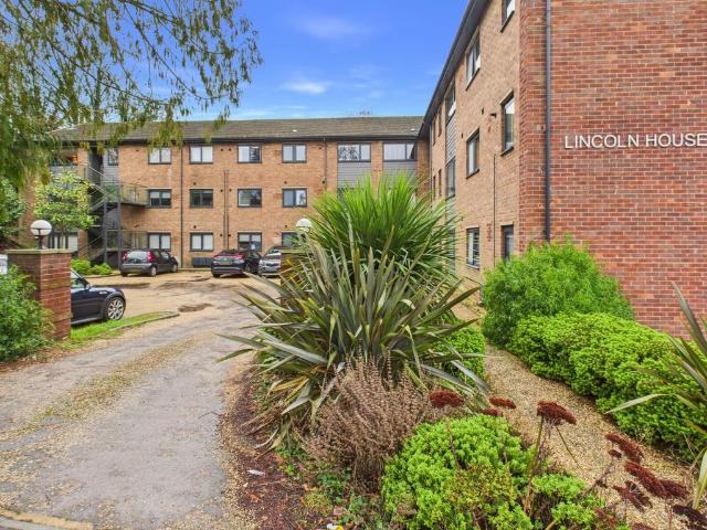 Flat for sale in Wooburn, Berghers Hill
