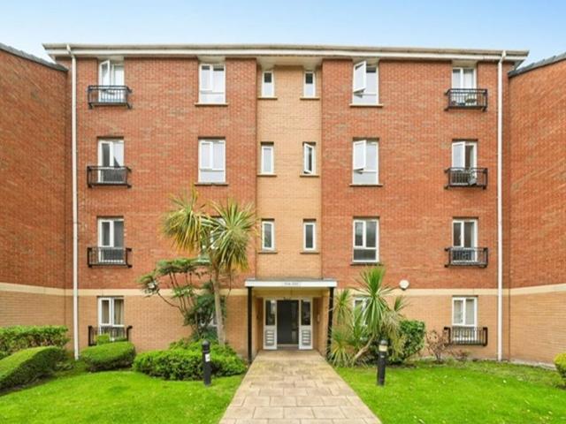 Flat for sale in Calderstones