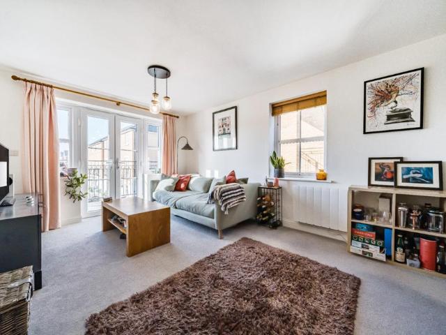 Flat for sale in Erith, Slade Green